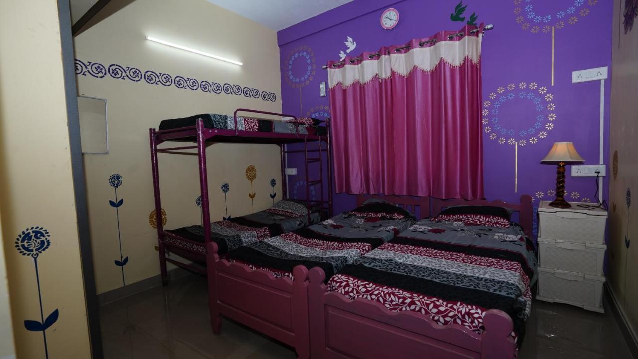 Hostel Easvari Grand Pg For Women - Female Only Čennai Exteriér fotografie